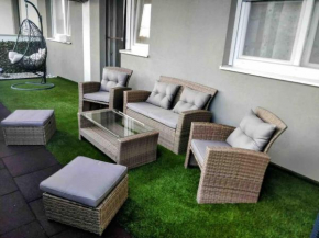 Close to center big terrace city tram garage parking place fast WIFI Super king size bed grocery 1min
